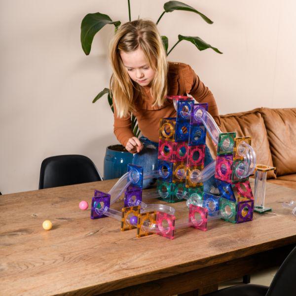 Magnetische tegels knikkerbaan