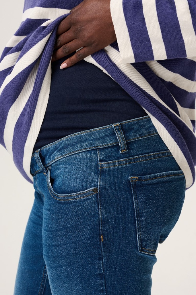 Rechtvallende zwangerschapsjeans Hawa – 7/8 lengte & over de buik