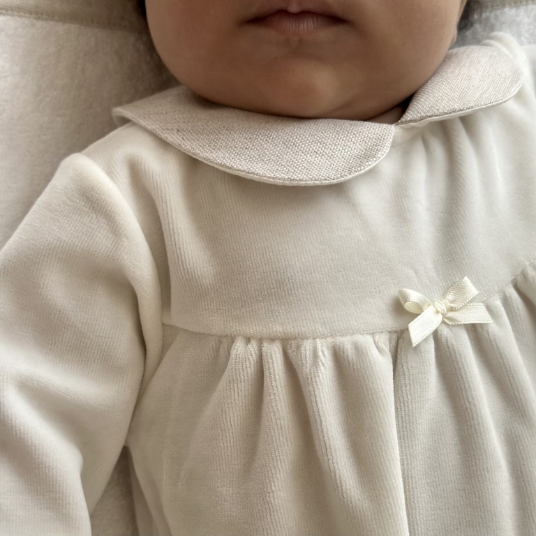 Kruippakje Elisa velours creme kraagje