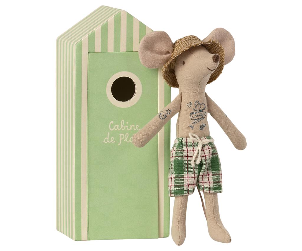 Beach mouse daddy in beach cabin