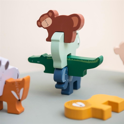 Stacking game animals  